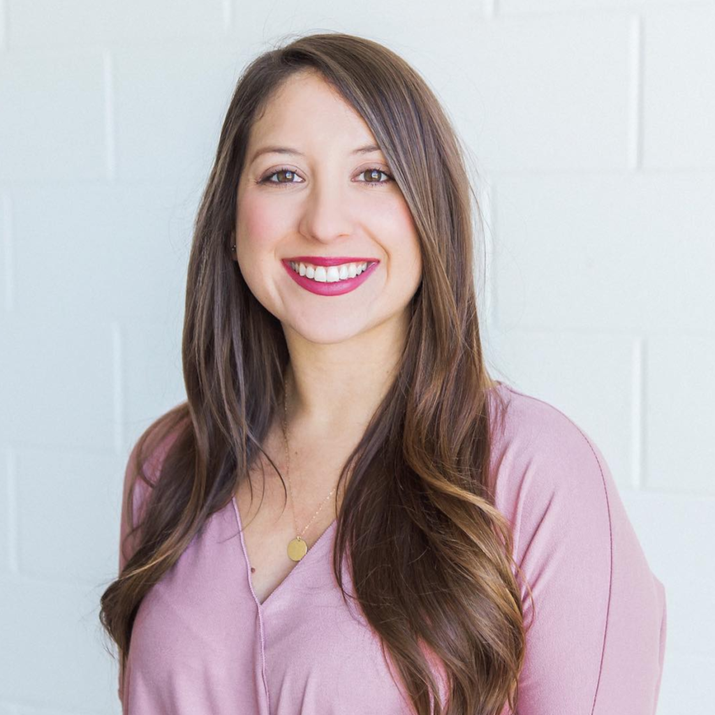 From Corporate Financial Analyst to Launching Her Own Online Branding Studio: Find out how this 20-something quit her corporate job to become a full-time girl boss (in one month!) in our latest blog post!