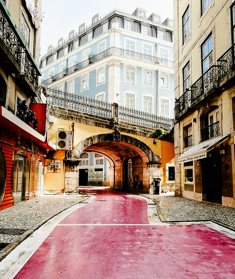 Lisbon is the perfect place for any aspiring girl boss who wants to hook up her laptop, get a strong wifi connection (and even stronger coffee) and the desire to totally rock her online biz from anywhere in the world. This is our list of fave places to stay in Lisbon!