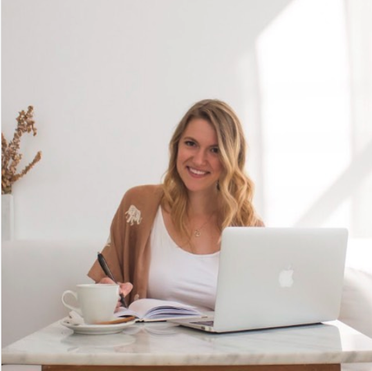 Today we’re featuring our incredible student, Emily Weichel, who has fully embraced the digital nomad lifestyle and is totally #killinit out there! Read on to get to know Emily in our latest Student Spotlight feature!