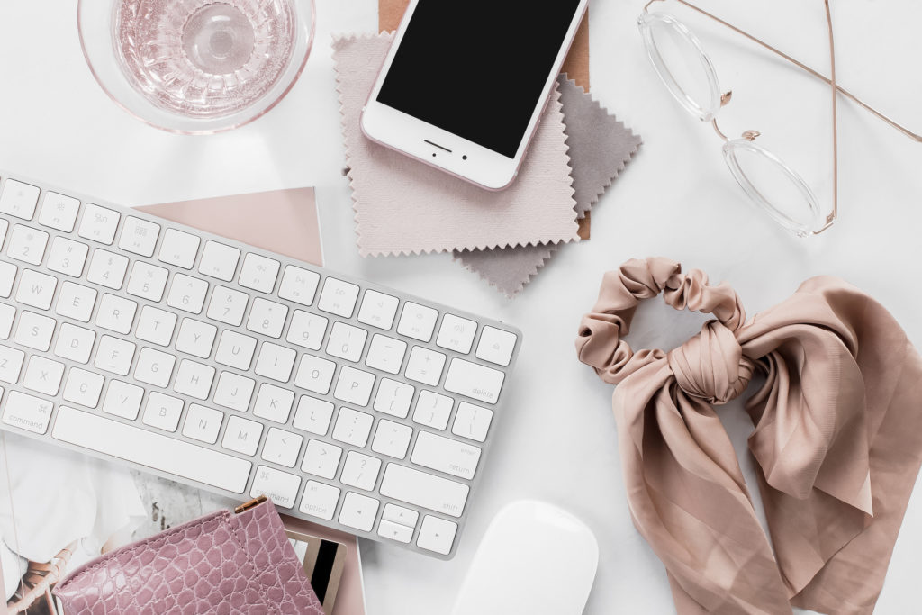 Ready to turn your social media skills into an online business? Head to the blog for your go-to guide for becoming a freelance social media manager…