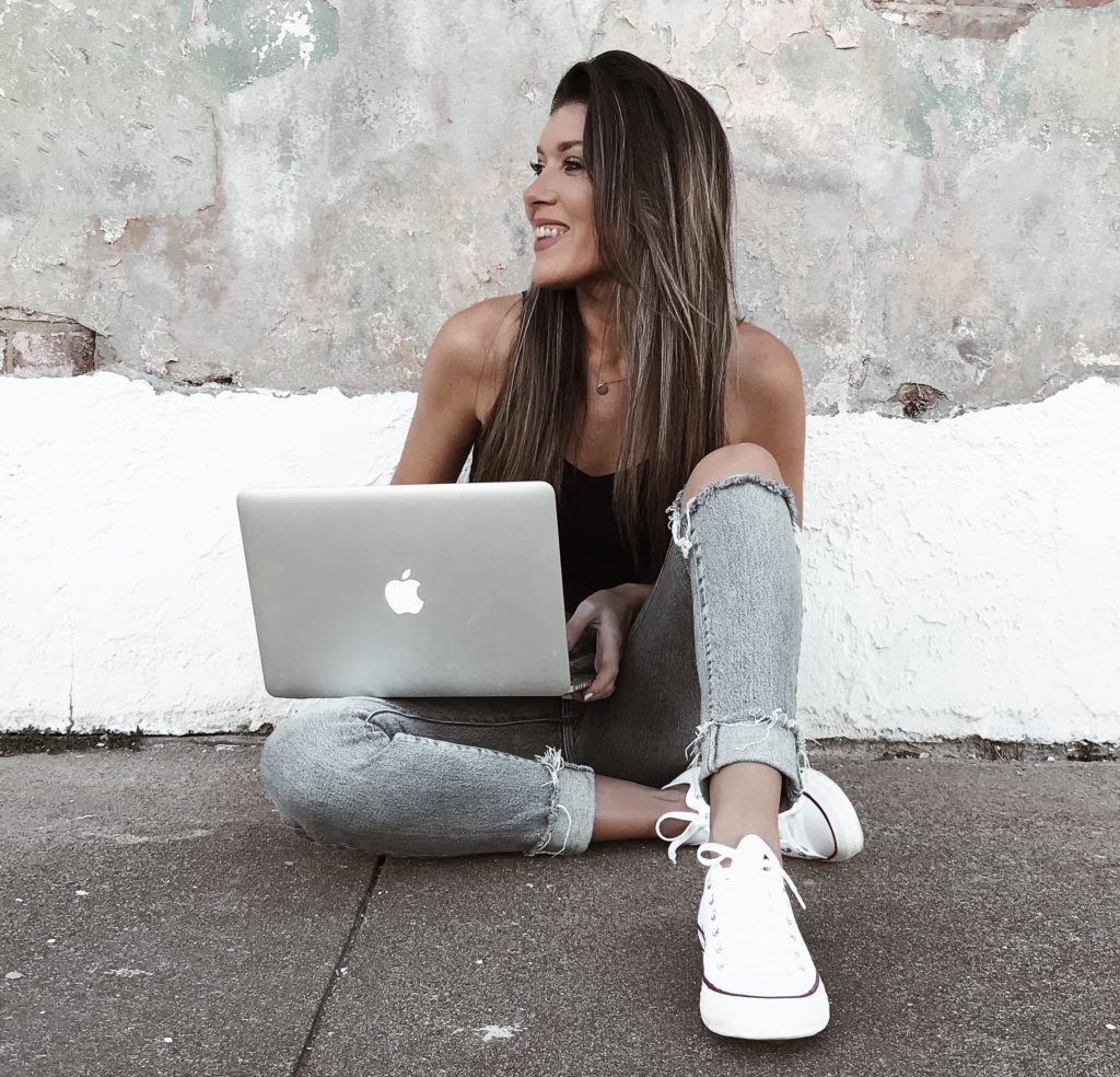 Today, we’re sitting down with BB student Alisha, Founder of S co. Creative Design! Join us as she gives a glimpse into her online business journey...